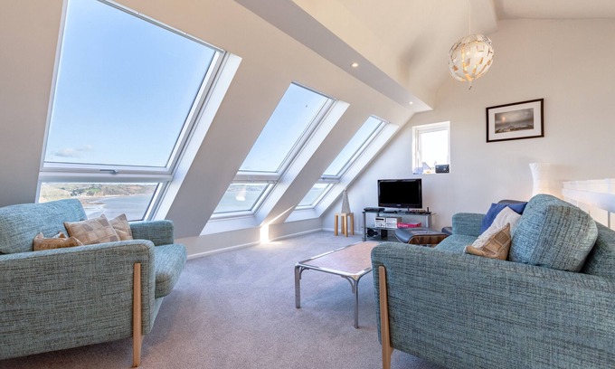 Saundersfoot House | 11 Captains Walk - Three Bedroom House, Sleeps 6