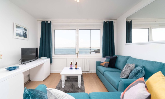 St Ives Apartment | 11 Carrack Widden – Sleeps Two – Sea Views – Parking