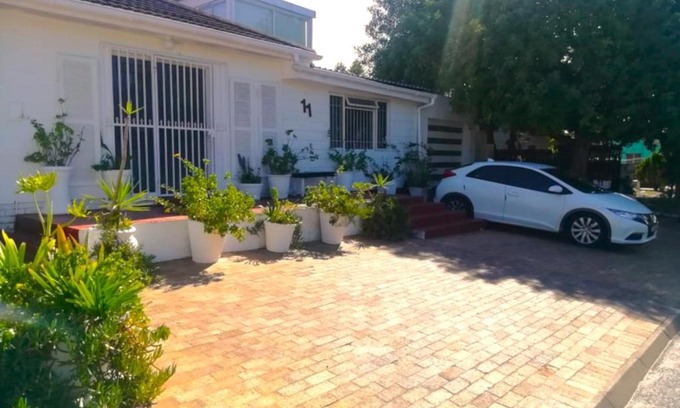 Kraaifontein Bed & Breakfast | 11 on Orange