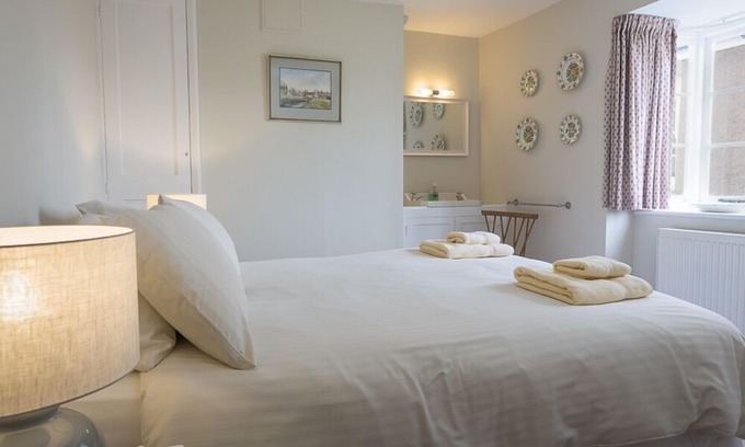 Salcombe Cottage | 11 Robinsons Row, SALCOMBE