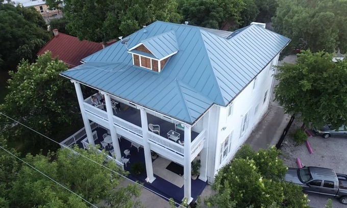 Tobin Hill House | 11 rooms and 7.5 bathrooms Victorian Mansion North Downtown with Jacuzzi/Parking