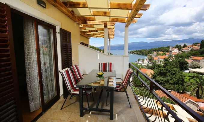 Splitska Apartment | 110 m² Apartment ∙ 2 bedrooms ∙ 5 guests