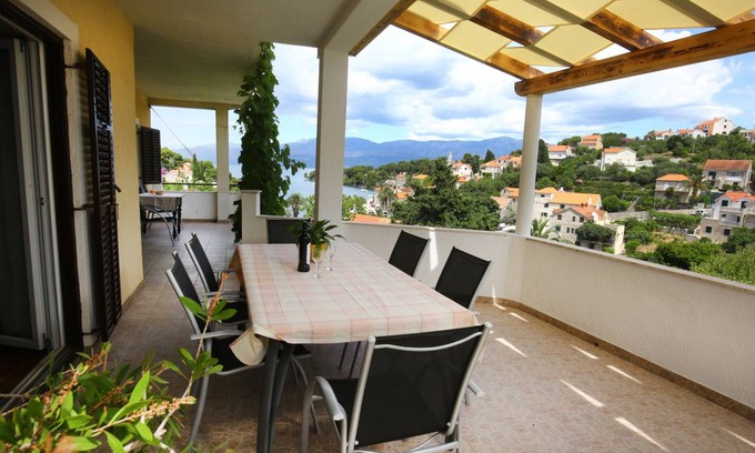 Splitska Apartment | 110 m² Apartment ∙ 3 bedrooms ∙ 6 guests