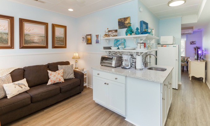 Isle of Palms Condo | #110 Picture Perfect Studio w Sleeper Sofa & Pool