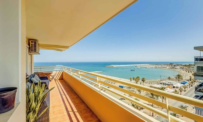 Costa del Sol Apartment | 113 - Beachfront Apartment with Amazing Sea Views and Pool in Fuengirola.