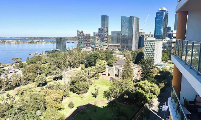 Perth Central Business District Apartment | 114 Incredible CBD SwanRiver Suite +PRKG