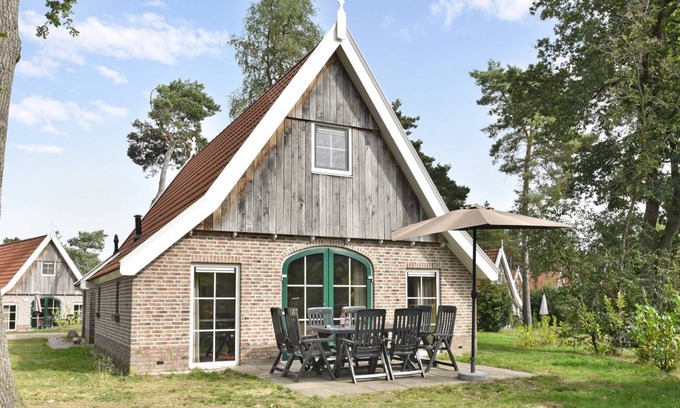 Municipality of Hellendoorn House | 115 m² Bungalow ∙ 4 bedrooms ∙ 8 guests