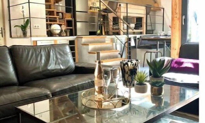 La Villette Apartment | 115m2 air-conditioned loft with indoor terrace