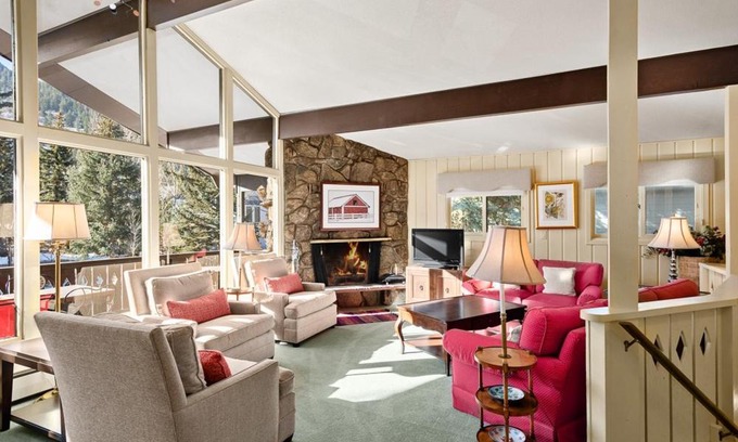 Aspen House | 118 E. Bleeker St. Upper level, Condo in Duplex with Private Deck
