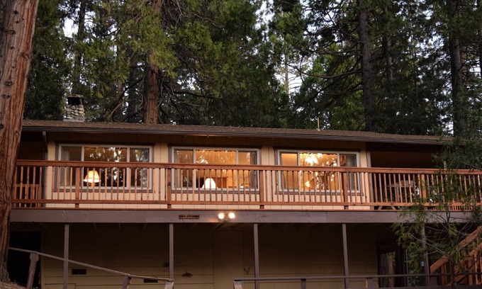 North Wawona Cabin | (11B) Sequoia House at The Redwoods In Yosemite