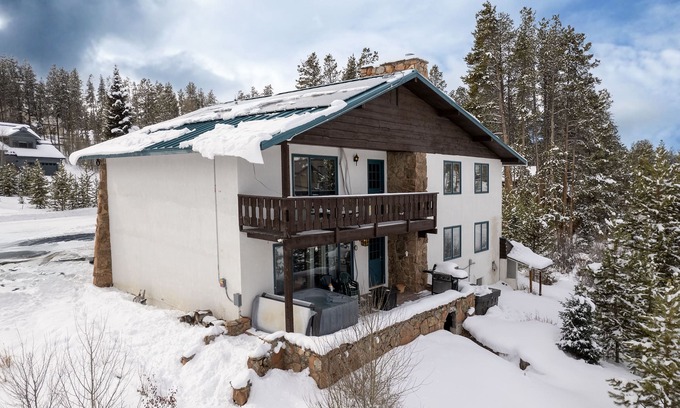 Fraser Ski Chalet | 11BR 8Bath Chalet with mountain views and close to the bus.