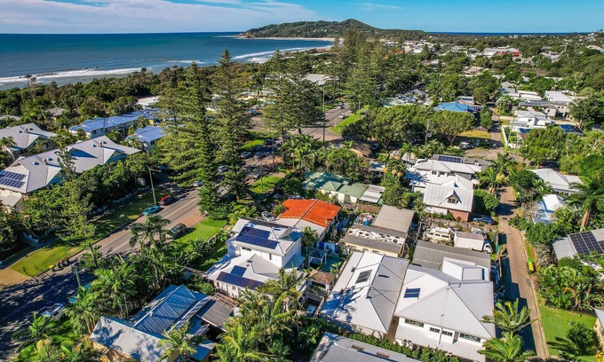 Byron Bay Apartment | 11BR Big Space in the Heart of Byron Bay Sleeps 24