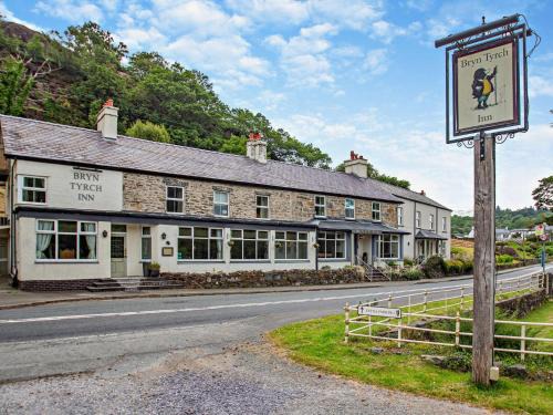Capel-Curig House | 12 Bed in Capel Curig 93368