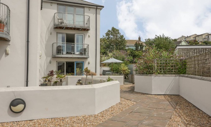 Kingsbridge Cottage | 12 Crabshell Heights