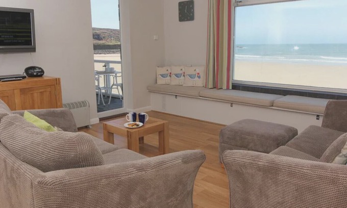 St Ives House | 12 Piazza - Two Bedroom House, Sleeps 6