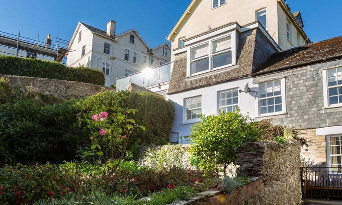 Salcombe House | 12 Robinsons Row