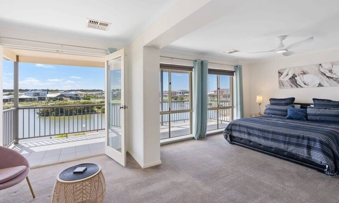 Nangkita House | 12 Wentworth Pde Hindmarsh Island - Wi-Fi Included