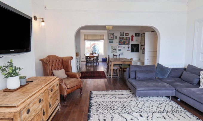 Loftus Cottage | 12 WESTFIELD TERRACE, pet friendly, with a garden in Loftus