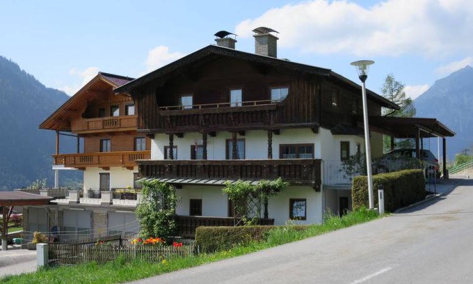 Bruck am Ziller Apartment | 120 m² Apartment ∙ 4 bedrooms ∙ 10 guests