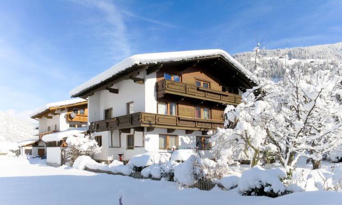 Hippach Apartment | 120 m² Apartment ∙ 4 bedrooms ∙ 11 guests