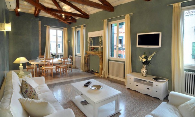 Dorsoduro Apartment | 120 m² Apartment ∙ 2 bedrooms ∙ 5 guests
