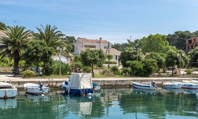 Molat House | 120 m² House ∙ 2 bedrooms ∙ 5 guests
