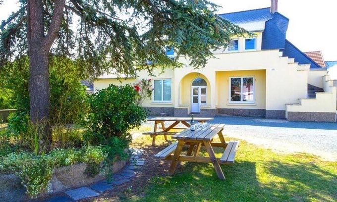 Saint-Martin de Brehal House | 120 m² House ∙ 5 bedrooms ∙ 8 guests