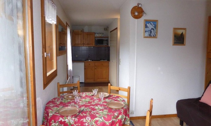 Les Houches Apartment | 120m from ski slopes, 2nd floor, balcony, parking, tv, ski locker, 21m², Les Houches
