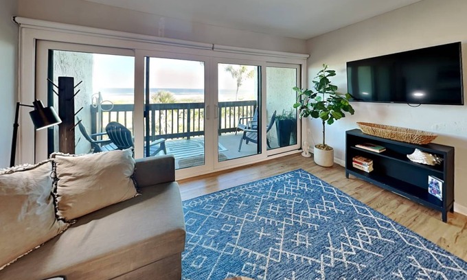 Butler Beach Condo | 121 m² Condo ∙ 2 bedrooms ∙ 6 guests