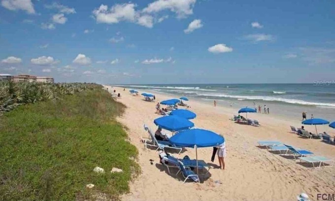 Palm Coast Villa | 1212 beautiful spacious 3 bed 2 bath villa at the ocean.