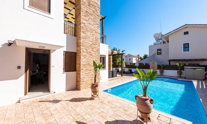 Ayia Thekla Villa | 127 m² Villa ∙ 3 bedrooms ∙ 6 guests