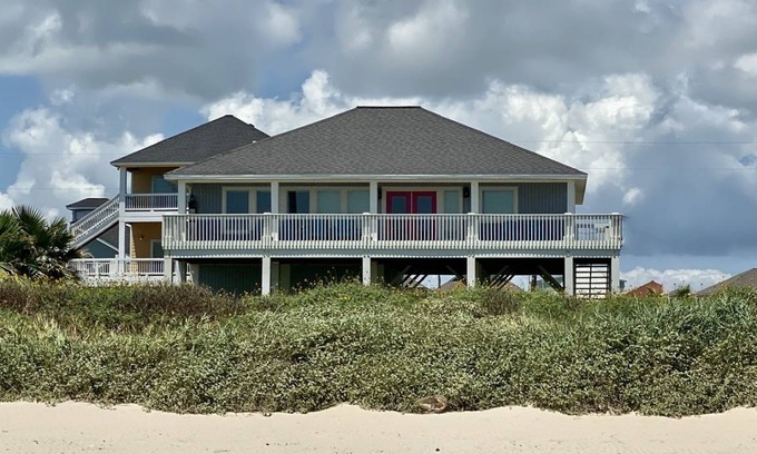 Crystal Beach House | 128 m² House ∙ 3 bedrooms ∙ 12 guests