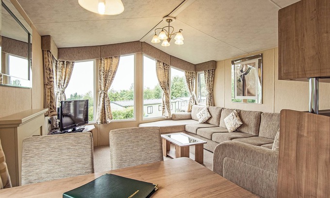 Upper Sapey House | 12ft-wide caravan with one double with en suite W.