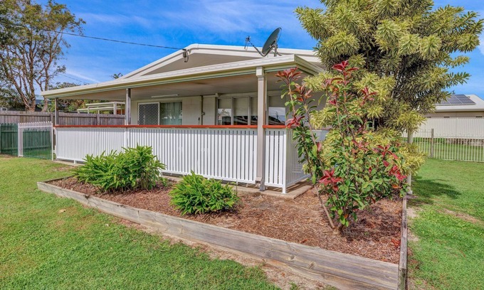 Rainbow Beach House | 13 Indigo Avenue - 'Indigo Sands' - Rainbow Beach. Beds made for arrival. Close to beach