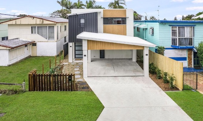 Moffat Beach House | 13 Nothling Street Moffat Beach QLD