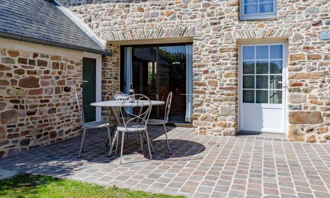 Creances House | 130 m² Farmhouse ∙ 3 bedrooms ∙ 6 guests