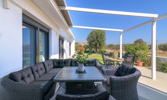 Archangelos House | 130 m² House ∙ 3 bedrooms ∙ 6 guests