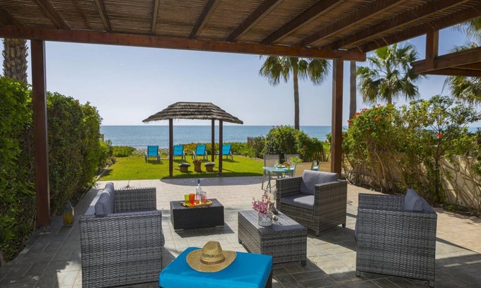 Meneou Villa | 130 m² Villa ∙ 3 bedrooms ∙ 6 guests