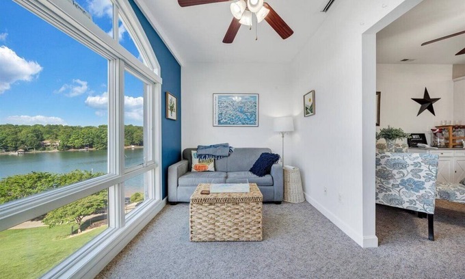 Huddleston Resort | #132 Pointe - 3 Bedroom Lakefront Condo at Mariners SML