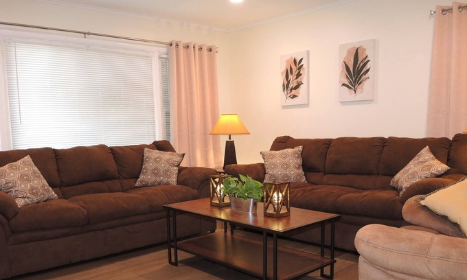 West End House | 132 Winney Hill - 4 Bedroom ranch home, under 5 minutes to All Star Village