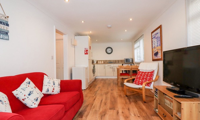 Padstow Cabin | 133 ATLANTIC BAYS, family friendly, with a garden in St Merryn
