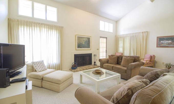 Palm Valley Condo | 134 m² Condo ∙ 2 bedrooms ∙ 4 guests