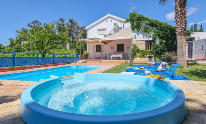 Montemayor House | 135 m² House ∙ 7 bedrooms ∙ 14 guests