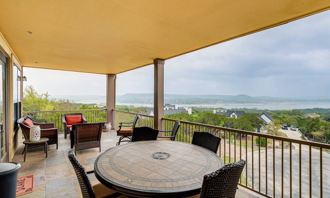Jonestown Apartment | 139 m² Apartment ∙ 3 bedrooms ∙ 8 guests