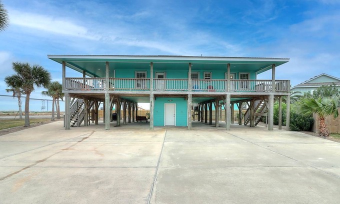 Leeward Sands House | 139 m² House ∙ 3 bedrooms ∙ 10 guests