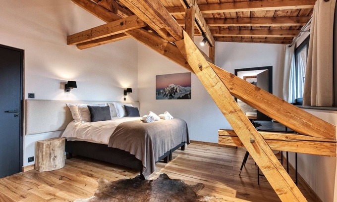 Argentiere Ski Chalet | 14 bed chalet with Jacuzzi & Sauna