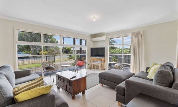 Goolwa South House | 14 Colman Rd - Modern Holiday Home close to the River and Golf Course!