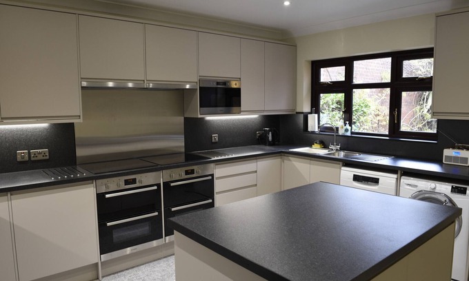 Ipswich House | 14 Ensuite Bedroom House, Parking