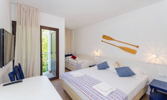 Zivogosce Cabin | 14 m² Private room ∙ 3 guests