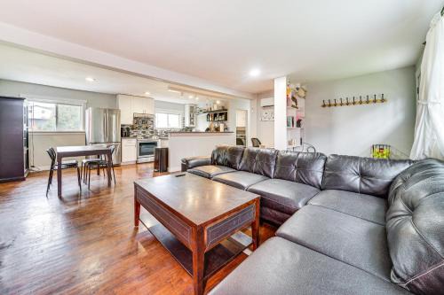 Renton House | 14 Mi to Dtwn Seattle Sleek Home with Large Yard